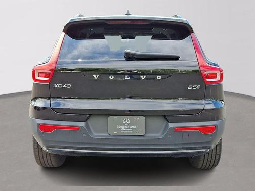 Black Stone 2023 Volvo XC40 B5 Plus Dark Theme