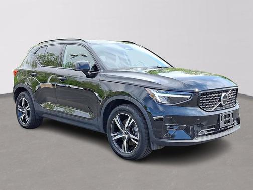 Black Stone 2023 Volvo XC40 B5 Plus Dark Theme
