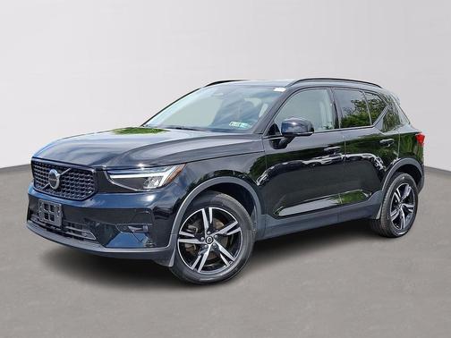 Black Stone 2023 Volvo XC40 B5 Plus Dark Theme