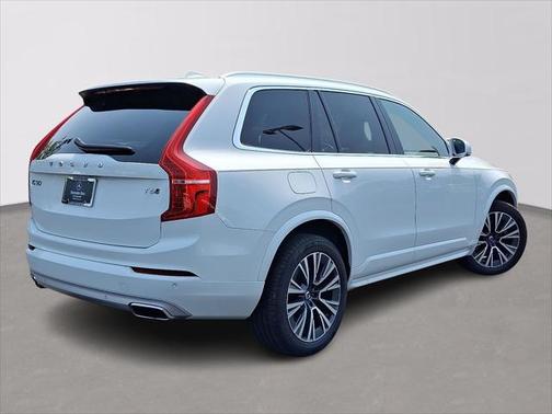 2020 Volvo XC90 T6 Momentum