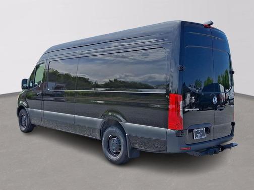 Obsidian Black Metallic - 9197 2026 Mercedes-Benz Sprinter 2500 Cargo 170 WB