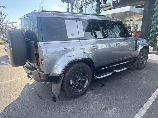 2022 Land Rover Defender 110 X-Dynamic SE