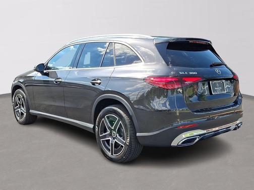 Graphite Grey Metallic 2026 Mercedes-Benz GLC 300 4MATIC