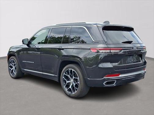 2023 Jeep Grand Cherokee Summit