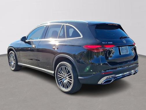 Black 2027 Mercedes-Benz GLC 300 4MATIC
