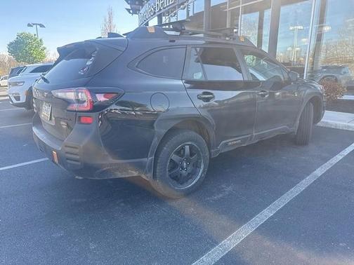 Crystal Black Silica 2022 Subaru Outback Wilderness