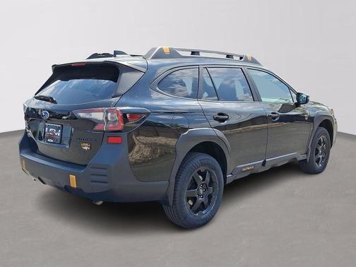 Crystal Black Silica 2022 Subaru Outback Wilderness