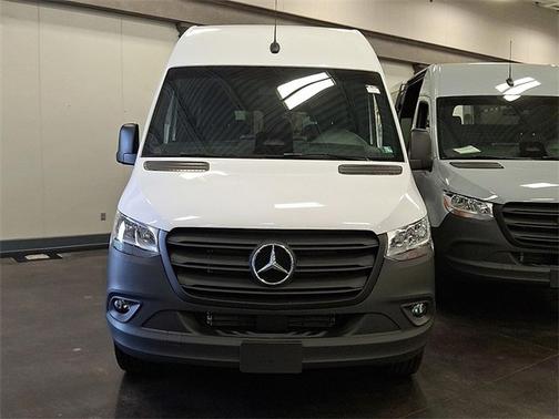 2026 Mercedes-Benz Sprinter 2500 Crew 144 WB