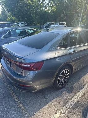 Platinum Gray Metallic 2025 Volkswagen Jetta 1.5T SE