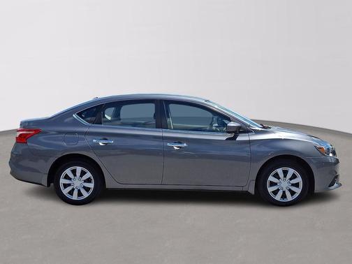 Gun Metallic 2016 Nissan Sentra SV