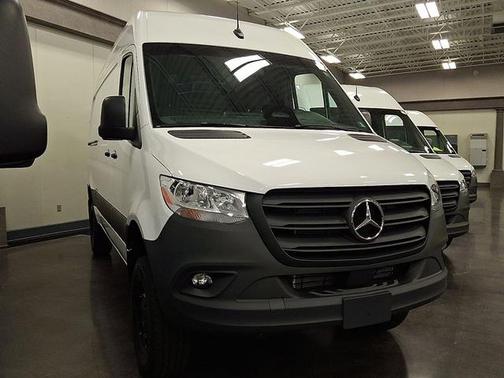 Arctic White - 9147 2026 Mercedes-Benz Sprinter 2500 Cargo 144 WB