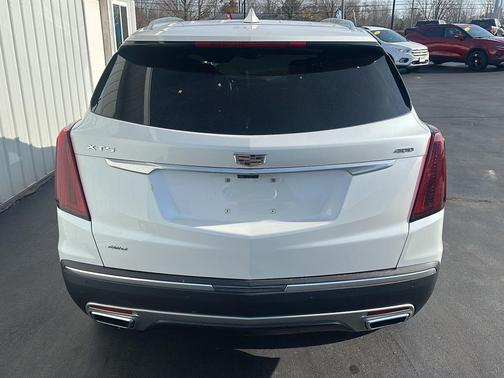 2022 Cadillac XT5 Premium Luxury