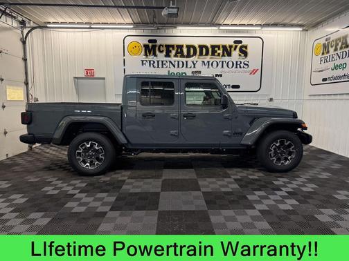 Anvil Clearcoat 2026 Jeep Gladiator Sahara 4x4