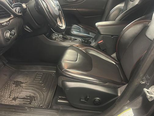 2020 Jeep Cherokee Trailhawk