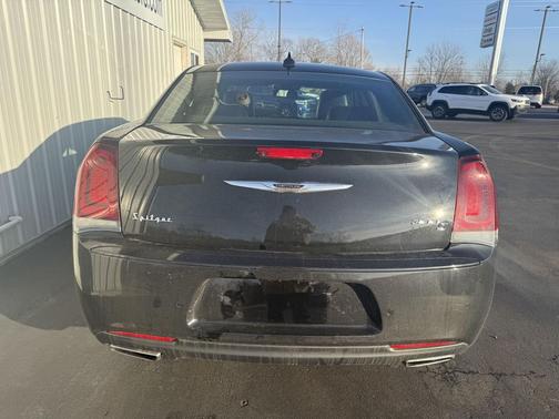 2018 Chrysler 300 S
