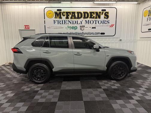 2020 Toyota RAV4 XLE