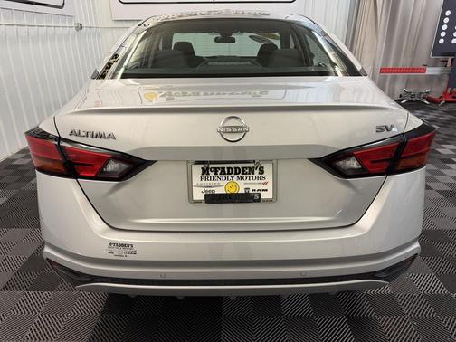 Brilliant Silver Metallic 2024 Nissan Altima 2.5 SV
