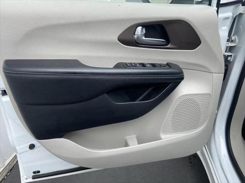 2020 Chrysler Voyager LXI