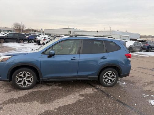 2023 Subaru Forester Premium