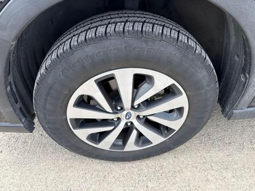 Crystal Black Silica 2020 Subaru Outback Base