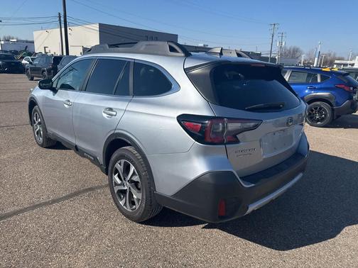 Ice Silver Metallic 2022 Subaru Outback Limited
