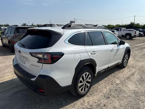 Crystal White Pearl 2024 Subaru Outback Premium