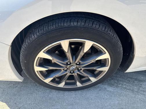 Crystal White Pearl 2023 Subaru Impreza Limited