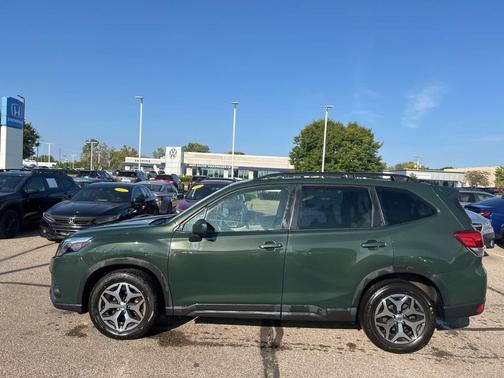 2023 Subaru Forester Premium