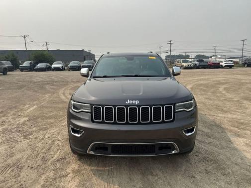 Granite Crystal Metallic Clearcoat 2017 Jeep Grand Cherokee Limited