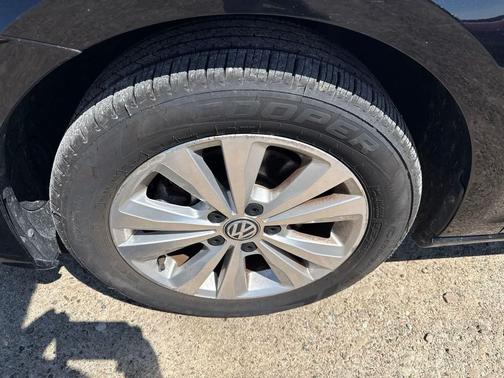 Platinum Gray Metallic 2021 Volkswagen Golf 1.4T TSI