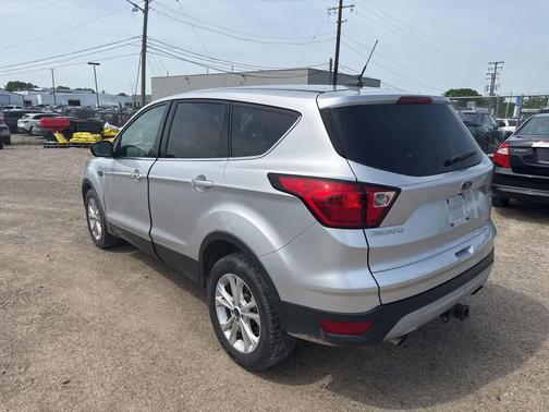 Ingot Silver Metallic 2019 Ford Escape SE