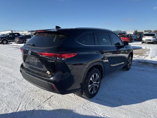 2022 Toyota Highlander Hybrid XLE