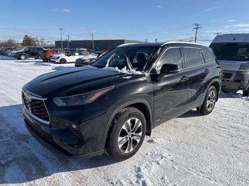 2022 Toyota Highlander Hybrid XLE