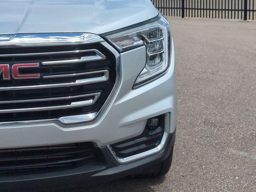 Quicksilver Metallic 2022 GMC Terrain SLT