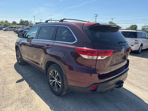 Ooh La La Rouge Mica 2019 Toyota Highlander LE