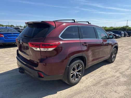 Ooh La La Rouge Mica 2019 Toyota Highlander LE