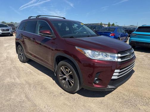 Ooh La La Rouge Mica 2019 Toyota Highlander LE