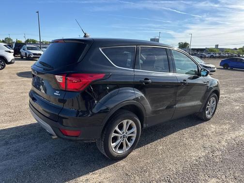 Agate Black Metallic 2019 Ford Escape SE
