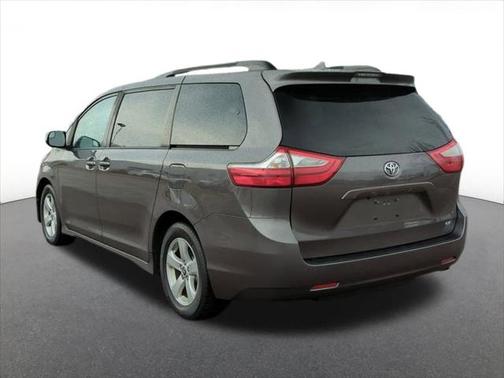 2019 Toyota Sienna LE