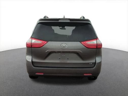 2019 Toyota Sienna LE