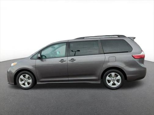 2019 Toyota Sienna LE