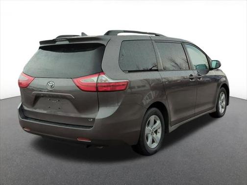 2019 Toyota Sienna LE