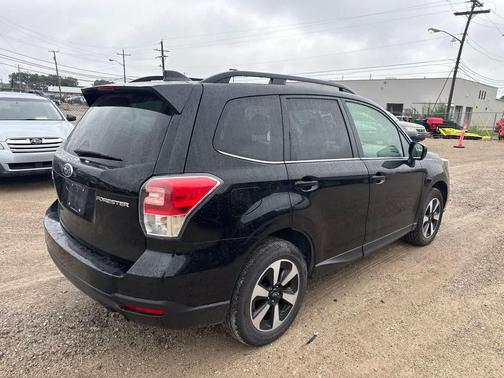 Crystal Black Silica 2018 Subaru Forester 2.5i Limited
