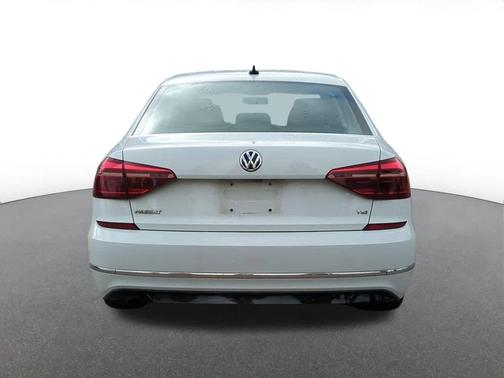 2018 Volkswagen Passat 2.0T R-Line