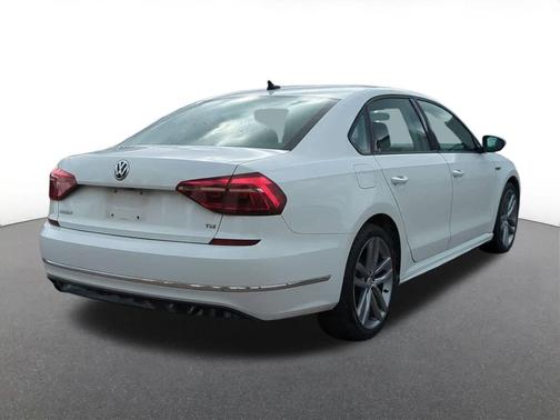 2018 Volkswagen Passat 2.0T R-Line