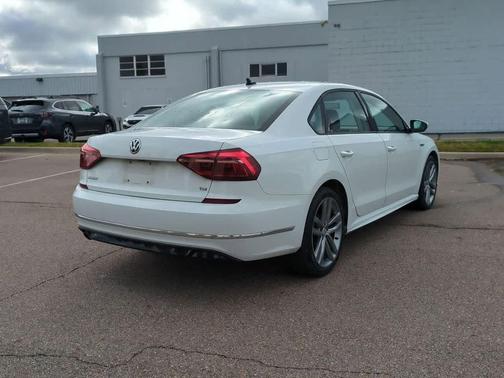 2018 Volkswagen Passat 2.0T R-Line
