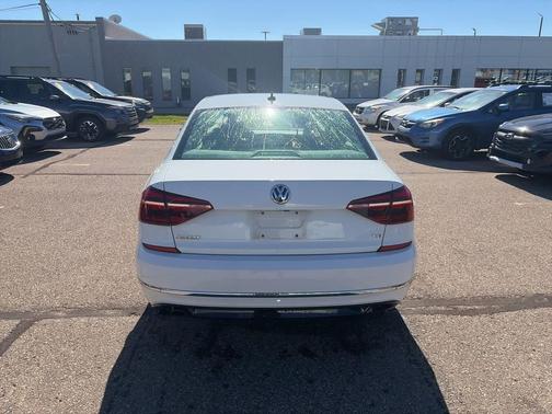 2018 Volkswagen Passat 2.0T R-Line