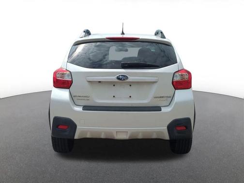 Crystal White Pearl 2017 Subaru Crosstrek 2.0i Premium