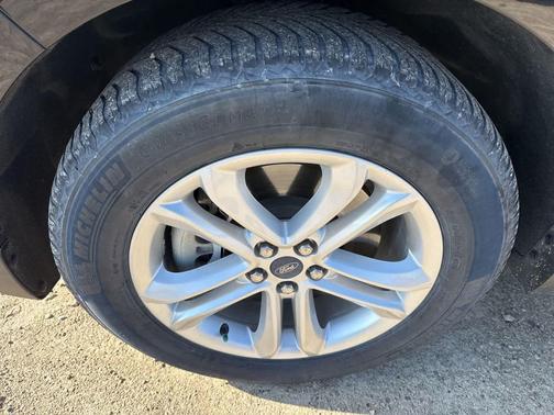 Agate Black Metallic 2019 Ford Edge SEL