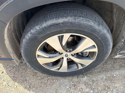 Magnetite Gray Metallic 2023 Subaru Ascent Premium 7-Passenger